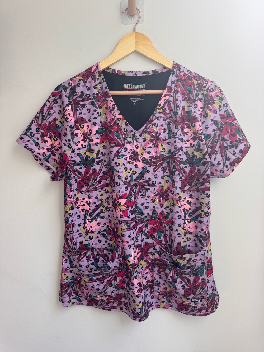 Grey's Anatomy Pink Floral V-Neck Scrub Top Barco Spandex Stretch